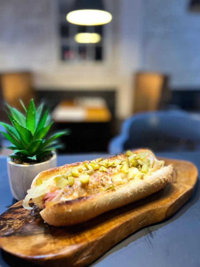 PoBoyz Diner & Grill hotdog